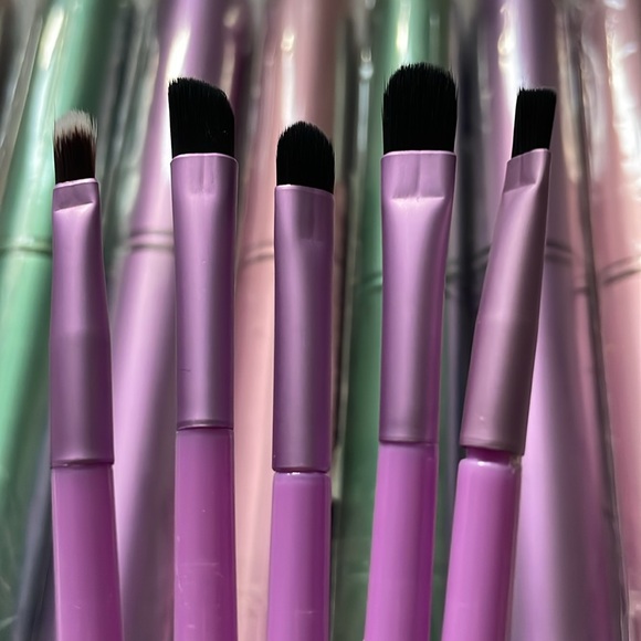 Makeup brushes - Picture 3 of 3